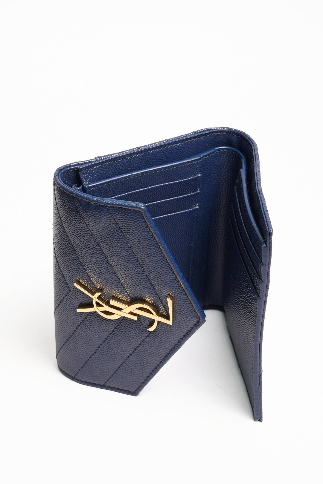 YSL MONOGRAM 魚子醬牛皮信封釦式中夾