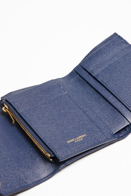 YSL MONOGRAM 魚子醬牛皮信封釦式中夾