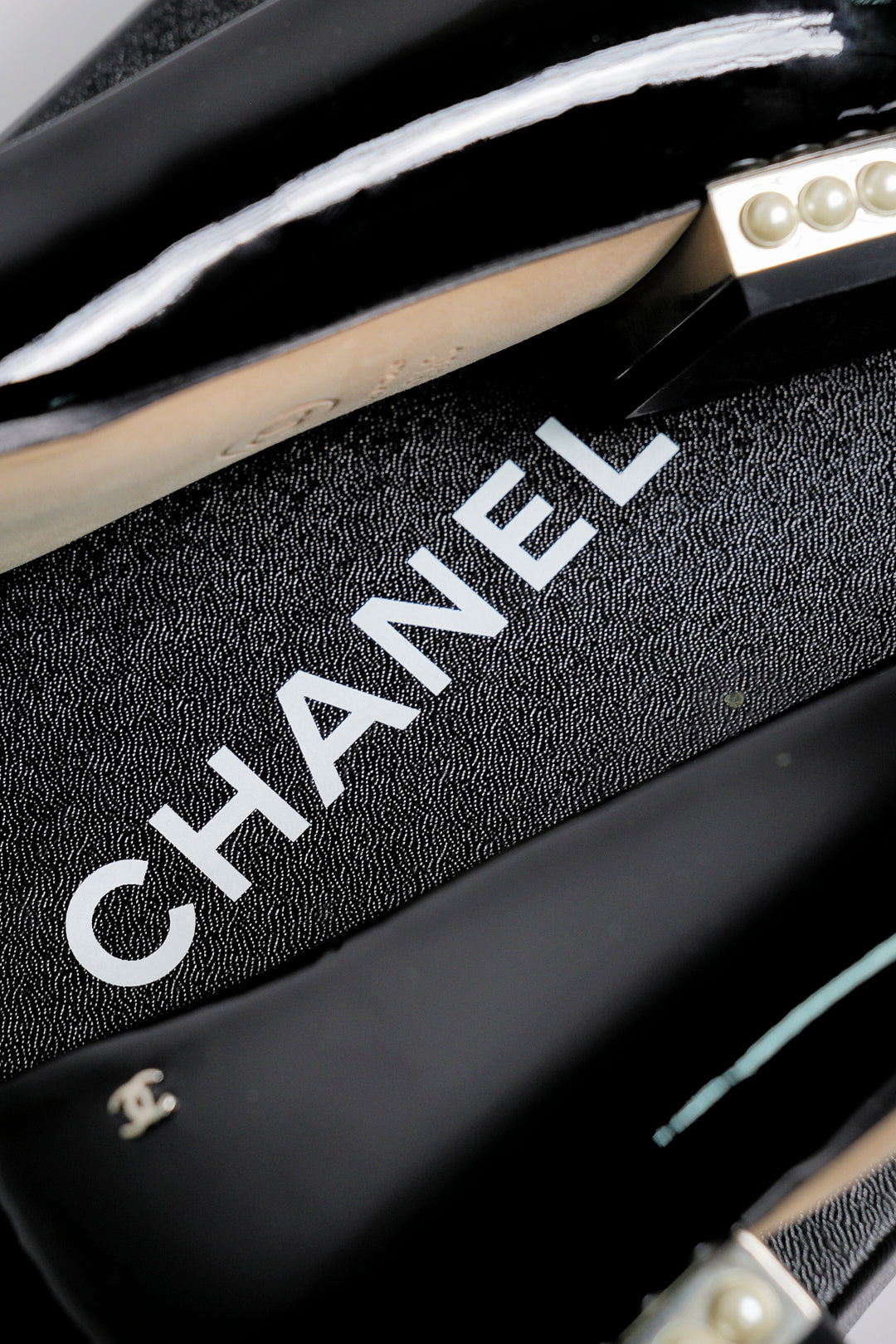 CHANEL 黑色亮面芭蕾舞平底鞋
