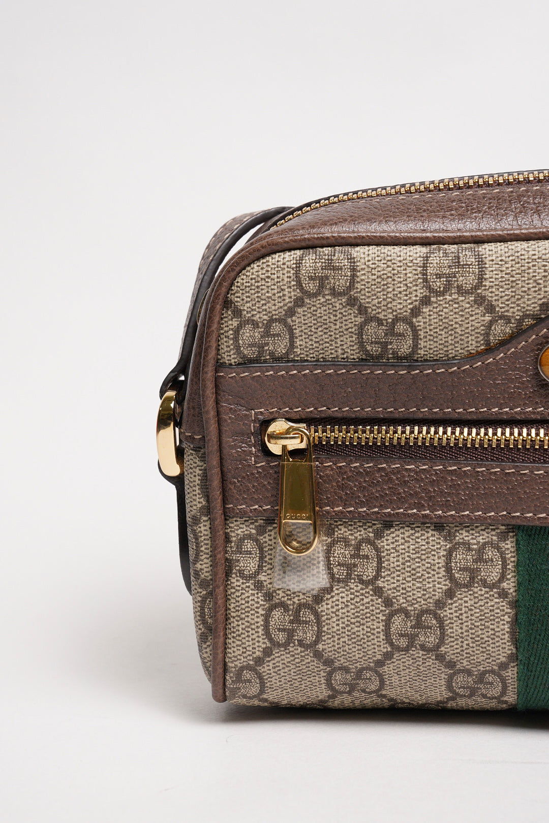 GUCCI Ophidia 琺瑯LOGO帆布紅綠條紋斜背包(棕)