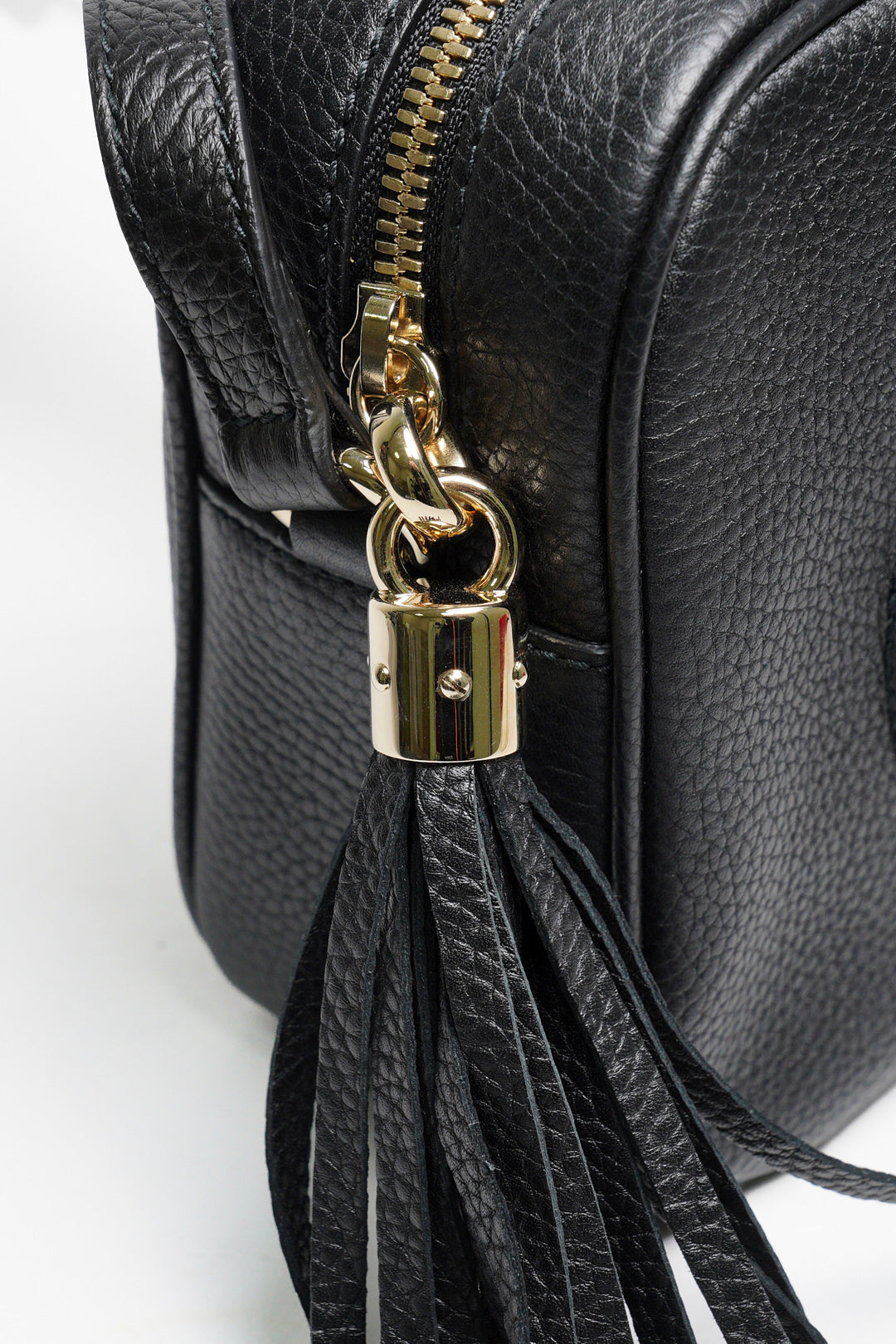 Gucci 雙G浮雕小牛皮流蘇 SOHO 斜背包