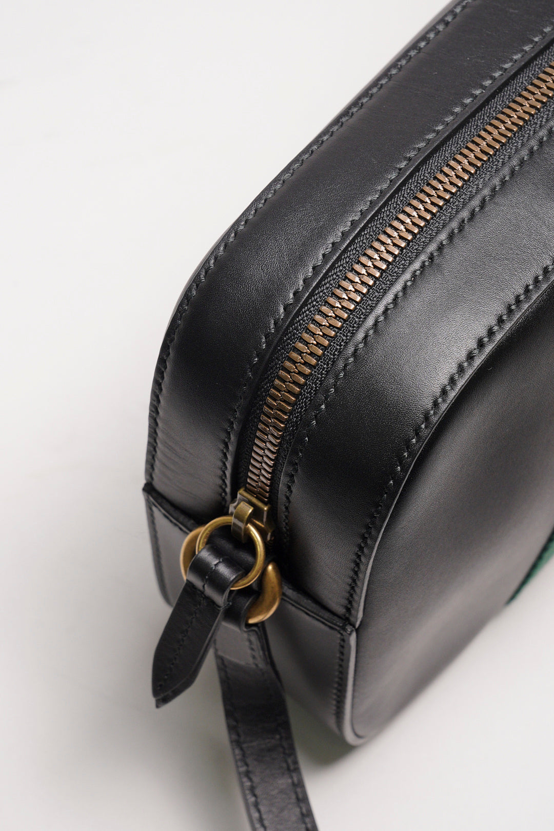 GUCCI crossbody leather bag 綠紅綠繡蜜蜂斜背包