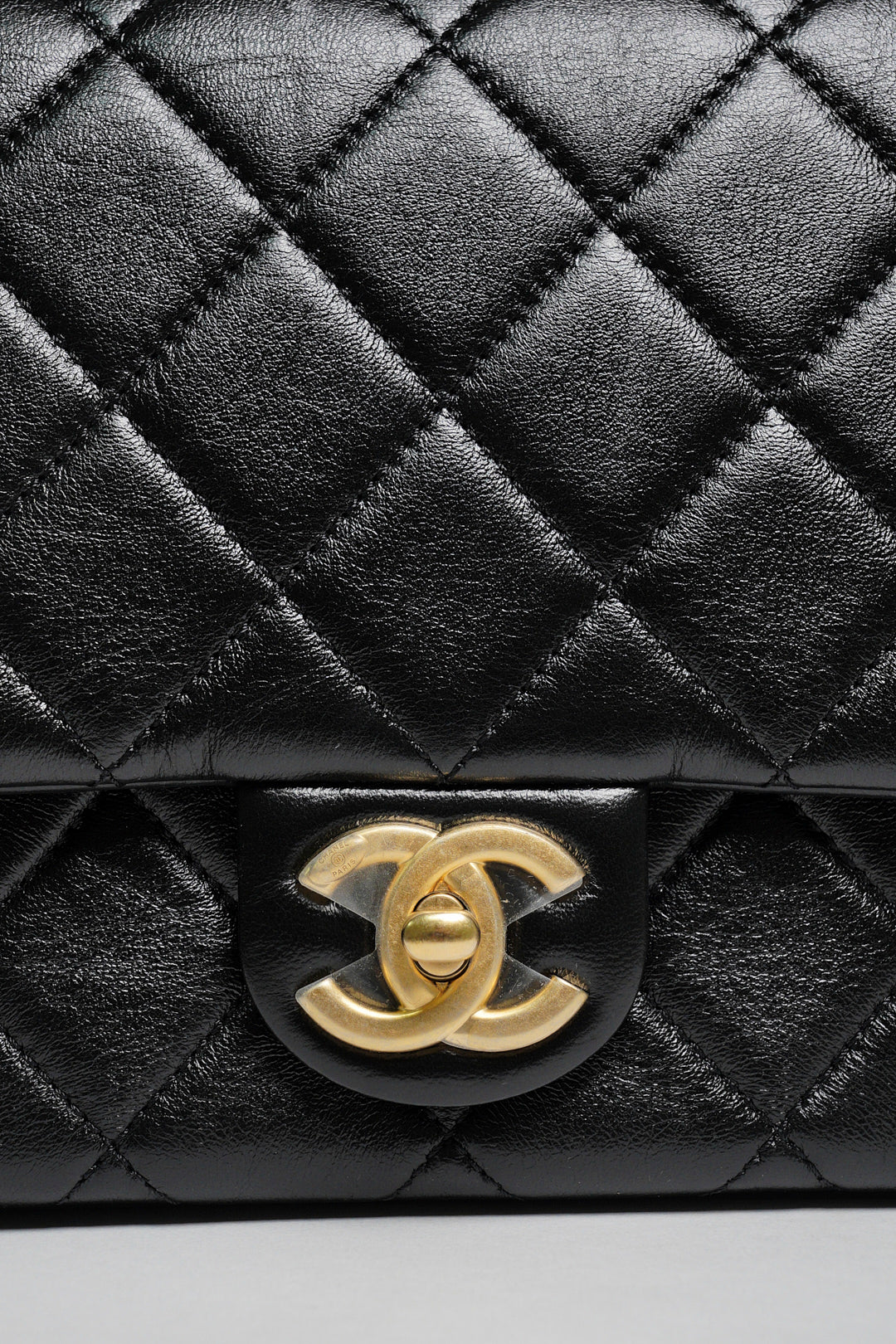 Chanel 粗鍊雙c斜背包 CF24