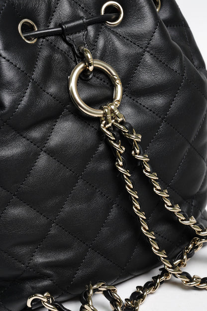 Chanel 23b 雙口袋抽繩 黑金後背包(全新現貨）