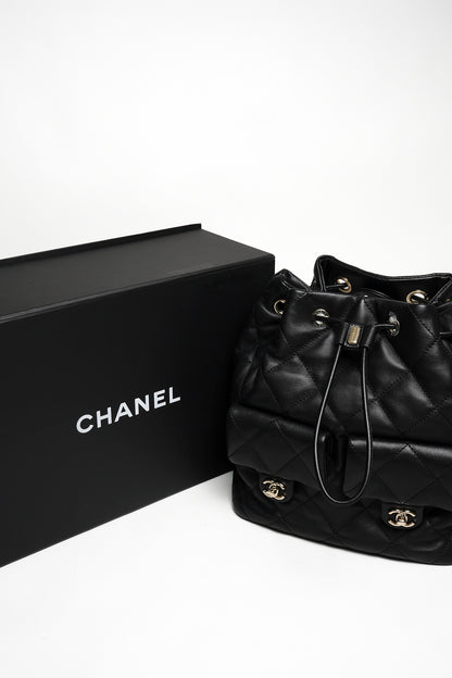 Chanel 23b 雙口袋抽繩 黑金後背包(全新現貨）