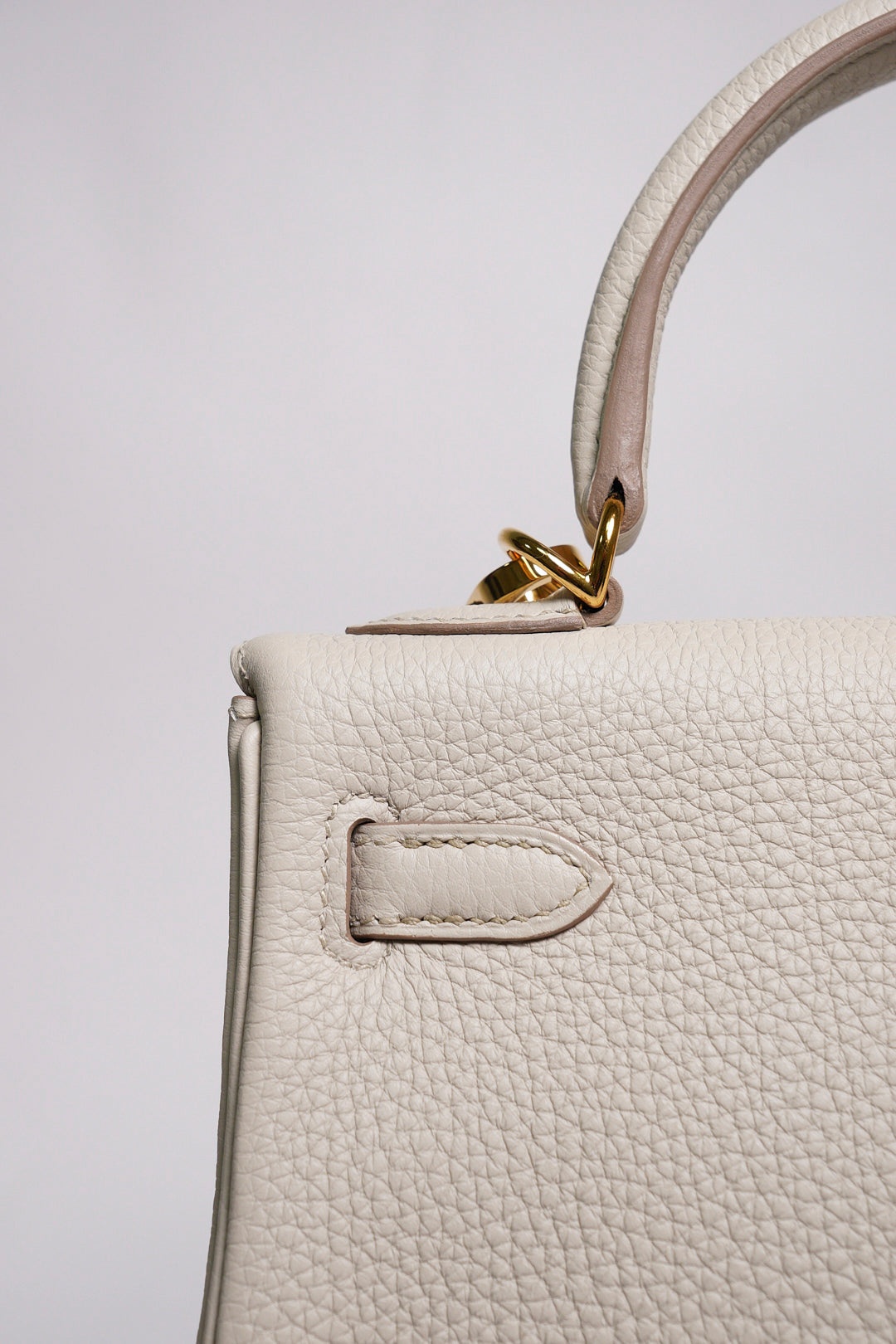 HERMÈS 愛馬仕 Kelly 25 外縫 10 奶昔白 Craie Epsom牛皮 金扣 W刻