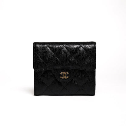CHANEL Caviar金色CC Logo 菱格紋荔枝牛皮三折短夾(黑色)