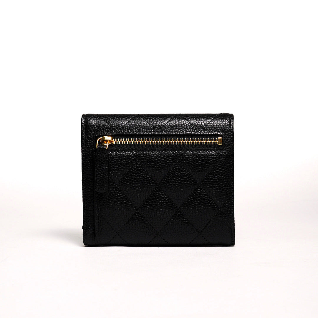 CHANEL Caviar金色CC Logo 菱格紋荔枝牛皮三折短夾(黑色)