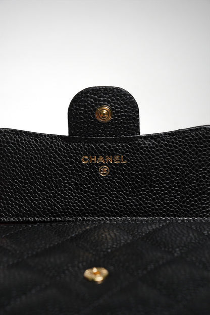 CHANEL Caviar金色CC Logo 菱格紋荔枝牛皮三折短夾(黑色)