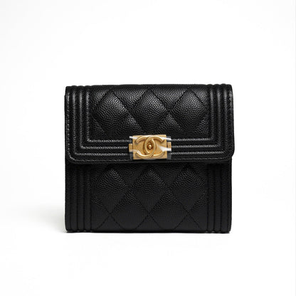 CHANEL Boy 金釦粒紋小牛皮三折短夾(黑色)