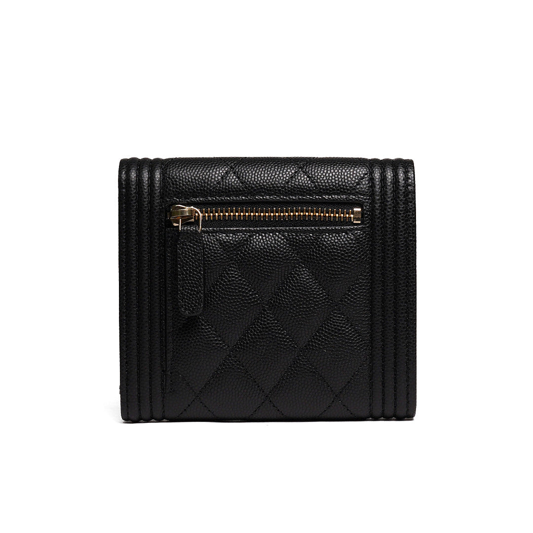 CHANEL Boy 金釦粒紋小牛皮三折短夾(黑色)