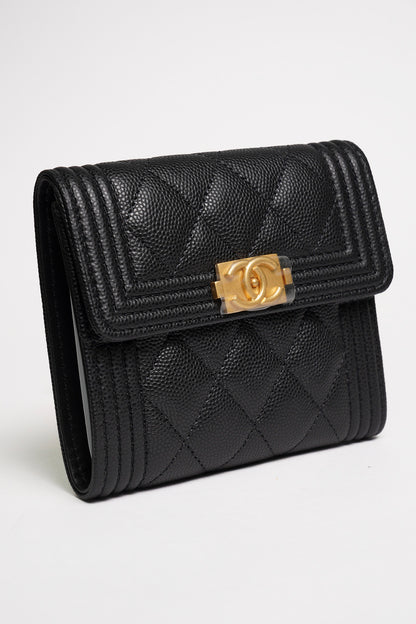CHANEL Boy 金釦粒紋小牛皮三折短夾(黑色)