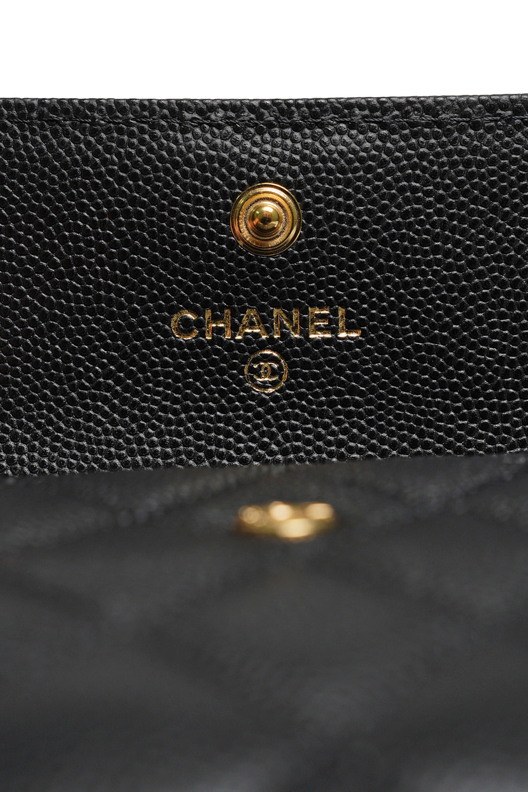 CHANEL Boy 金釦粒紋小牛皮三折短夾(黑色)