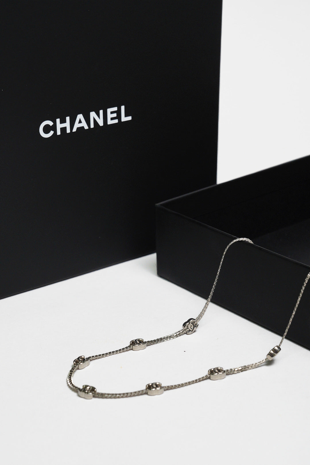 CHANEL Necklace 銀色七顆