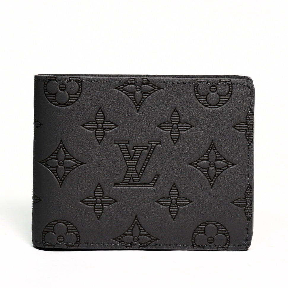 LOUIS VUITTON 灰壓紋男生短夾(全新)