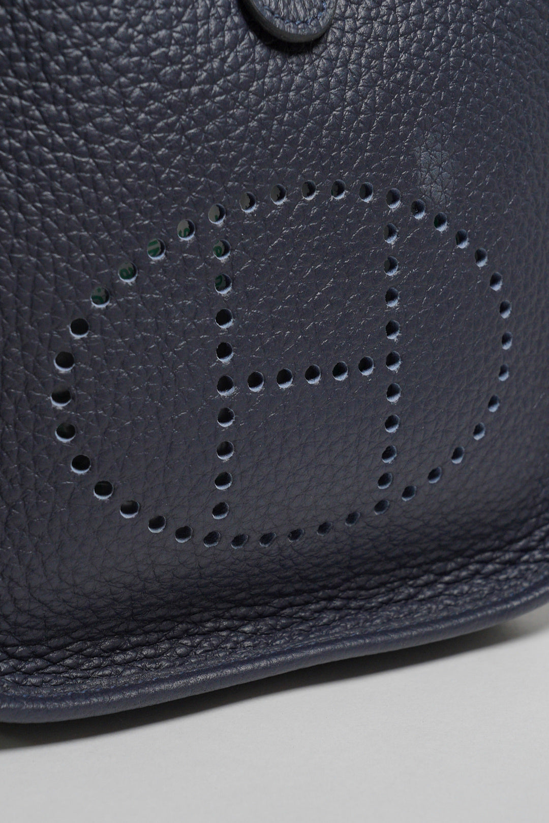 HERMES 愛馬仕Evelyne 16cm T/C H LOGO迷你牛皮布款背帶斜/肩背包（深藍色）