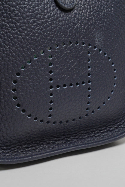 HERMES 愛馬仕Evelyne 16cm T/C H LOGO迷你牛皮布款背帶斜/肩背包（深藍色）