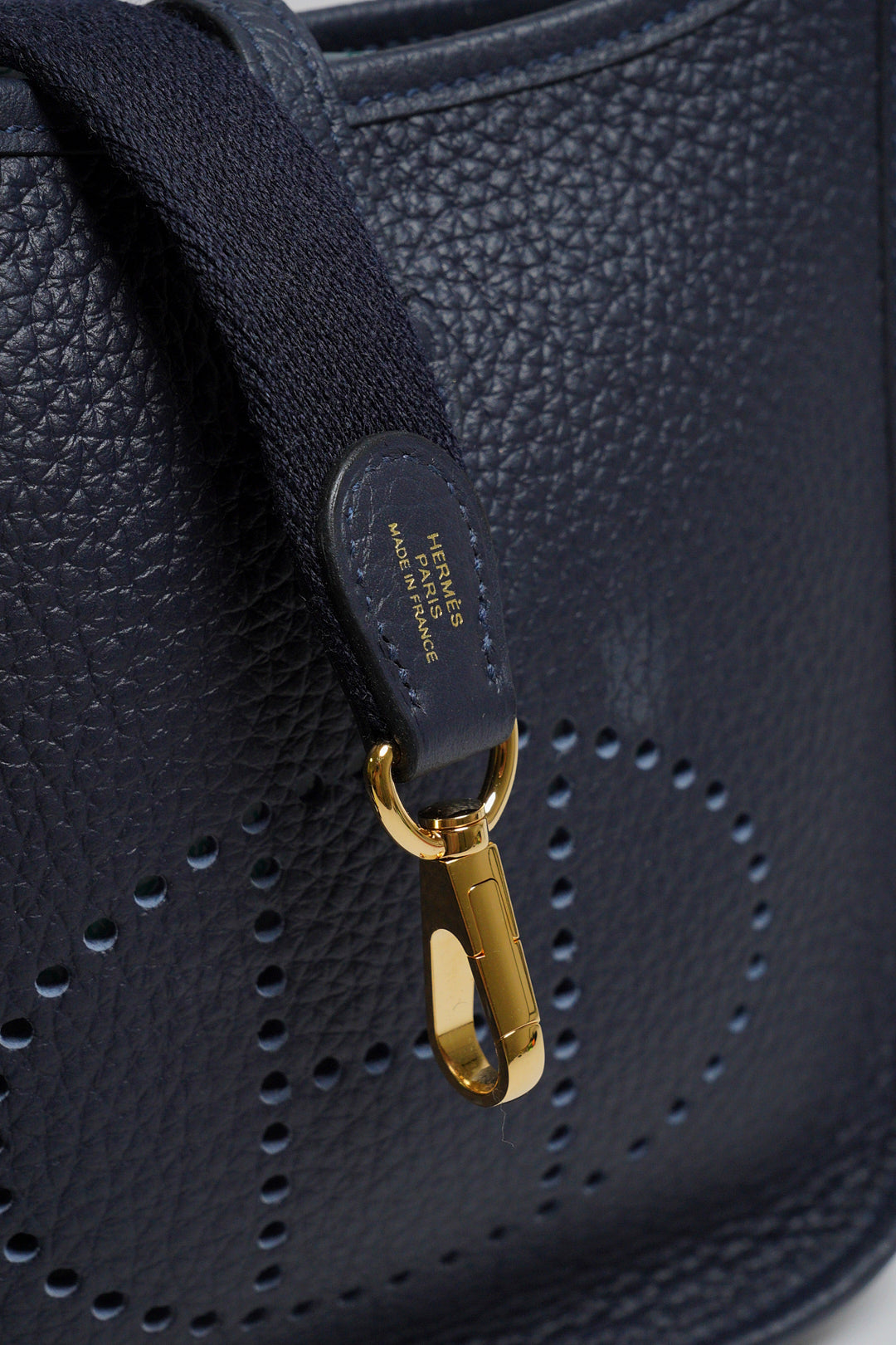 HERMES 愛馬仕Evelyne 16cm T/C H LOGO迷你牛皮布款背帶斜/肩背包（深藍色）