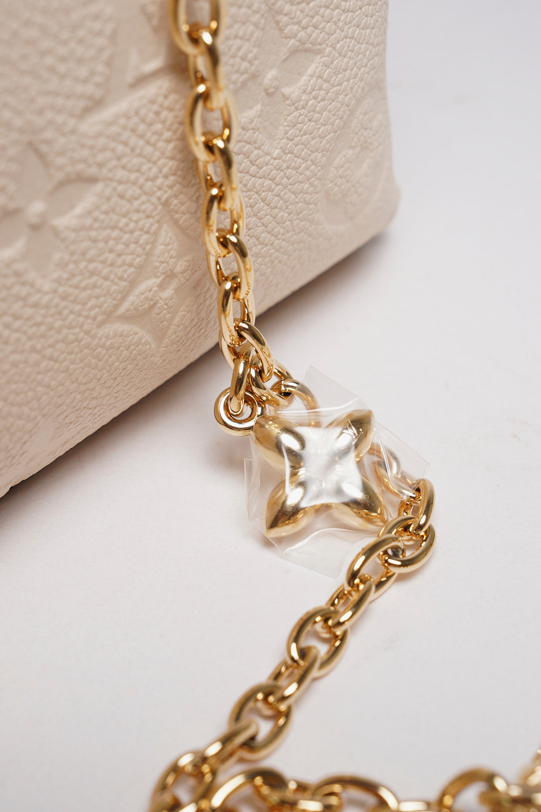 Louis Vuitton Nano Madeleine Monogram Empreinte 奶油色