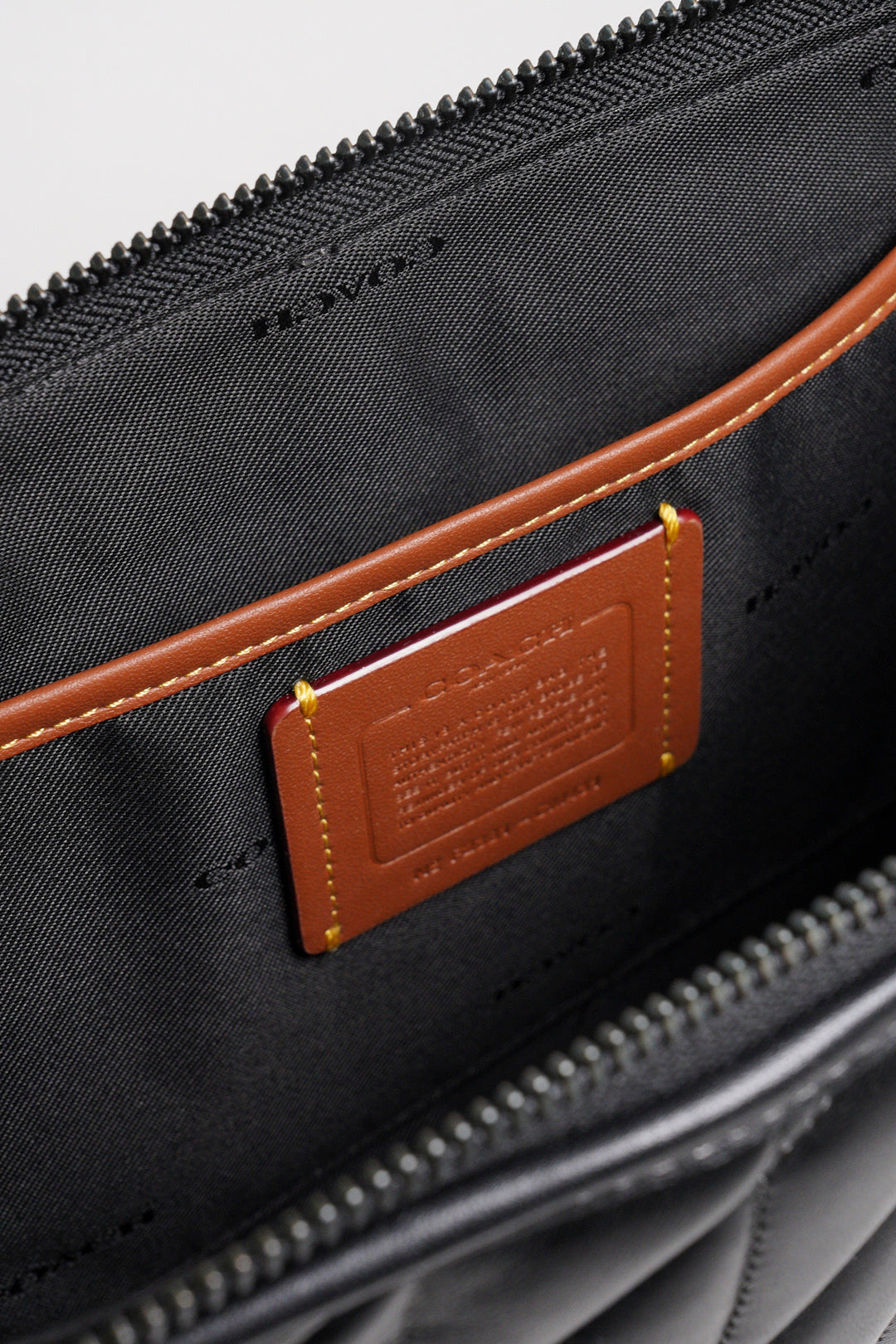 COACH POUCH 28 絎縫手拿包 一組2個