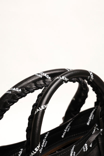 Balenciaga S City 機車包｜滿版英文logo(黑色）