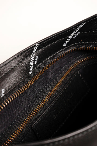 Balenciaga S City 機車包｜滿版英文logo(黑色）