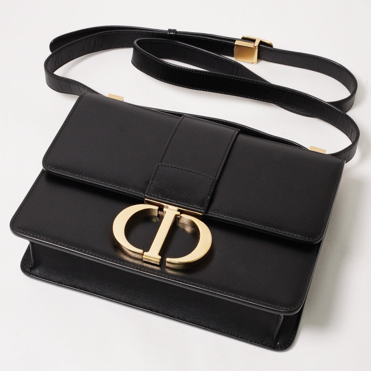 Dior 30 Montaigne 金釦斜背包 黑色 2025年8月購買