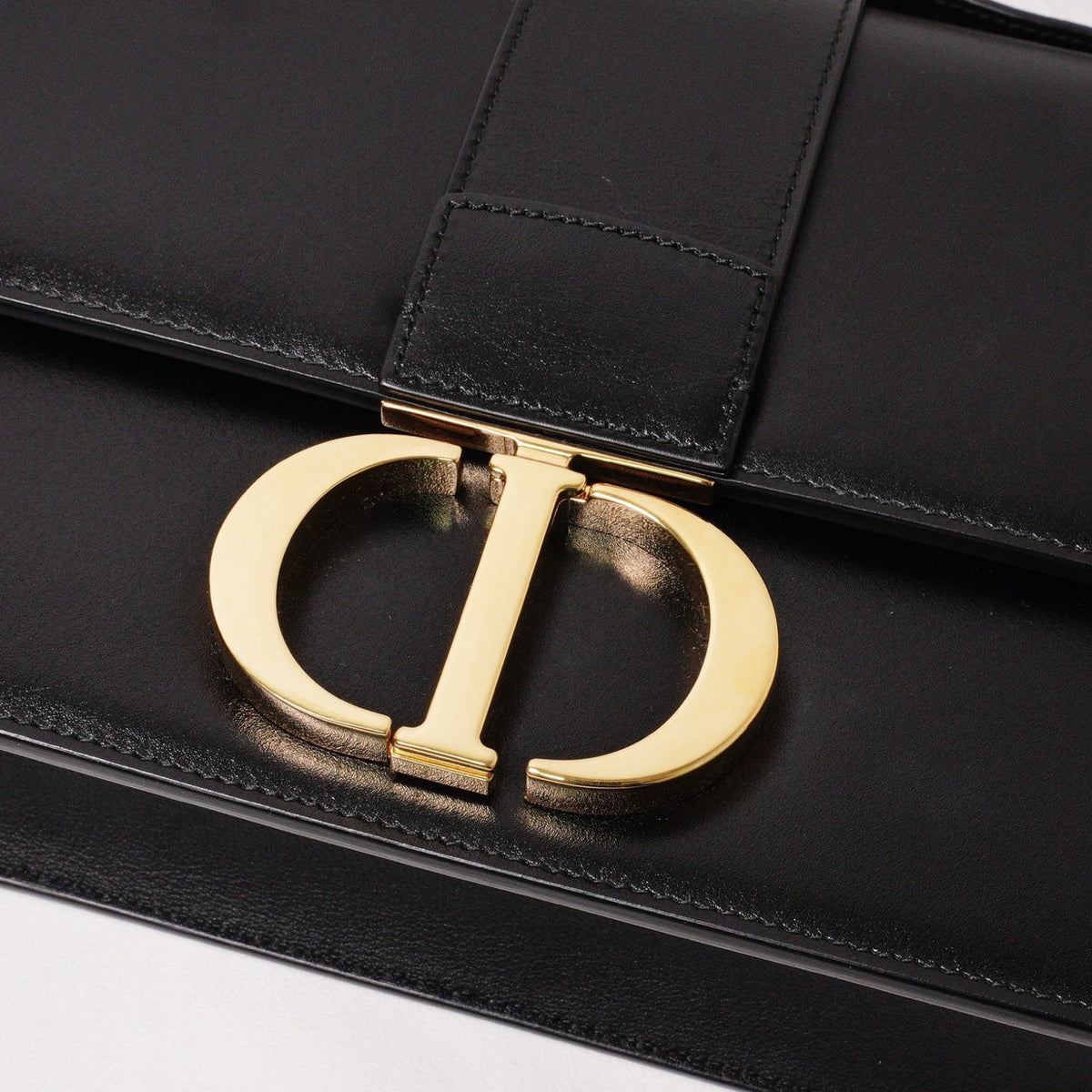 Dior 30 Montaigne 金釦斜背包 黑色 2025年8月購買