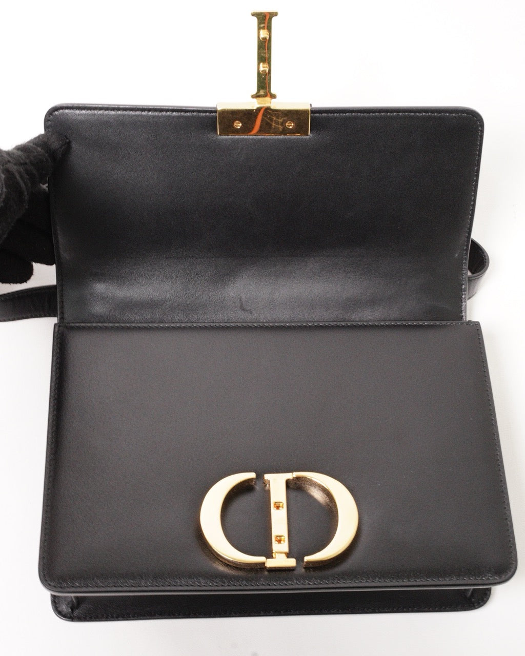 Dior 30 Montaigne 金釦斜背包 黑色 2025年8月購買