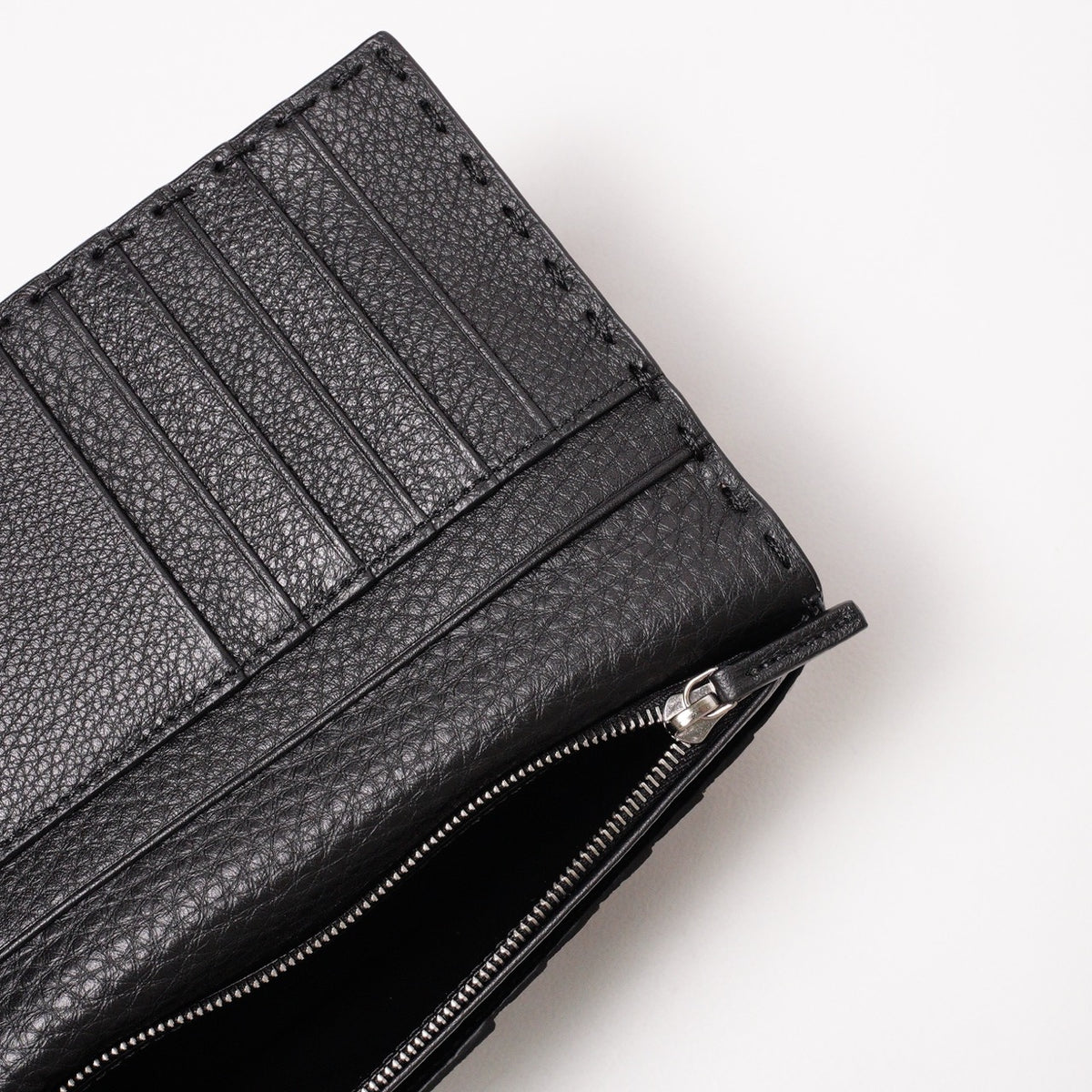 Fendi Selleria 荔枝紋小牛皮對開式長夾