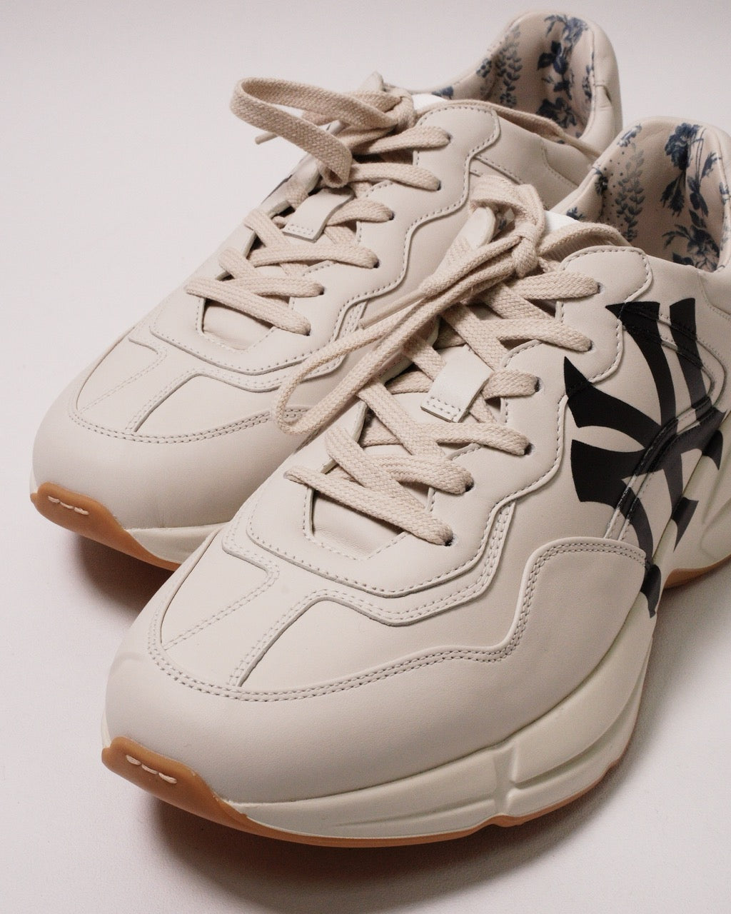 Gucci Rhyton NY Yankees 印花運動老爸鞋 米白色