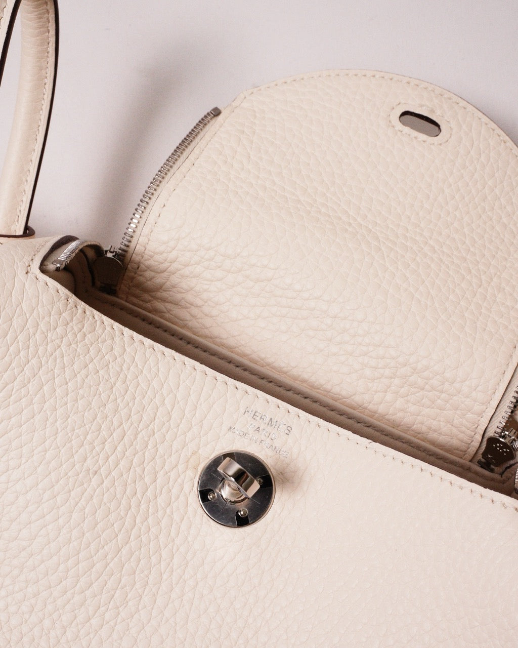 Hermès Mini Lindy 奶油白銀扣手提肩背包-Z刻