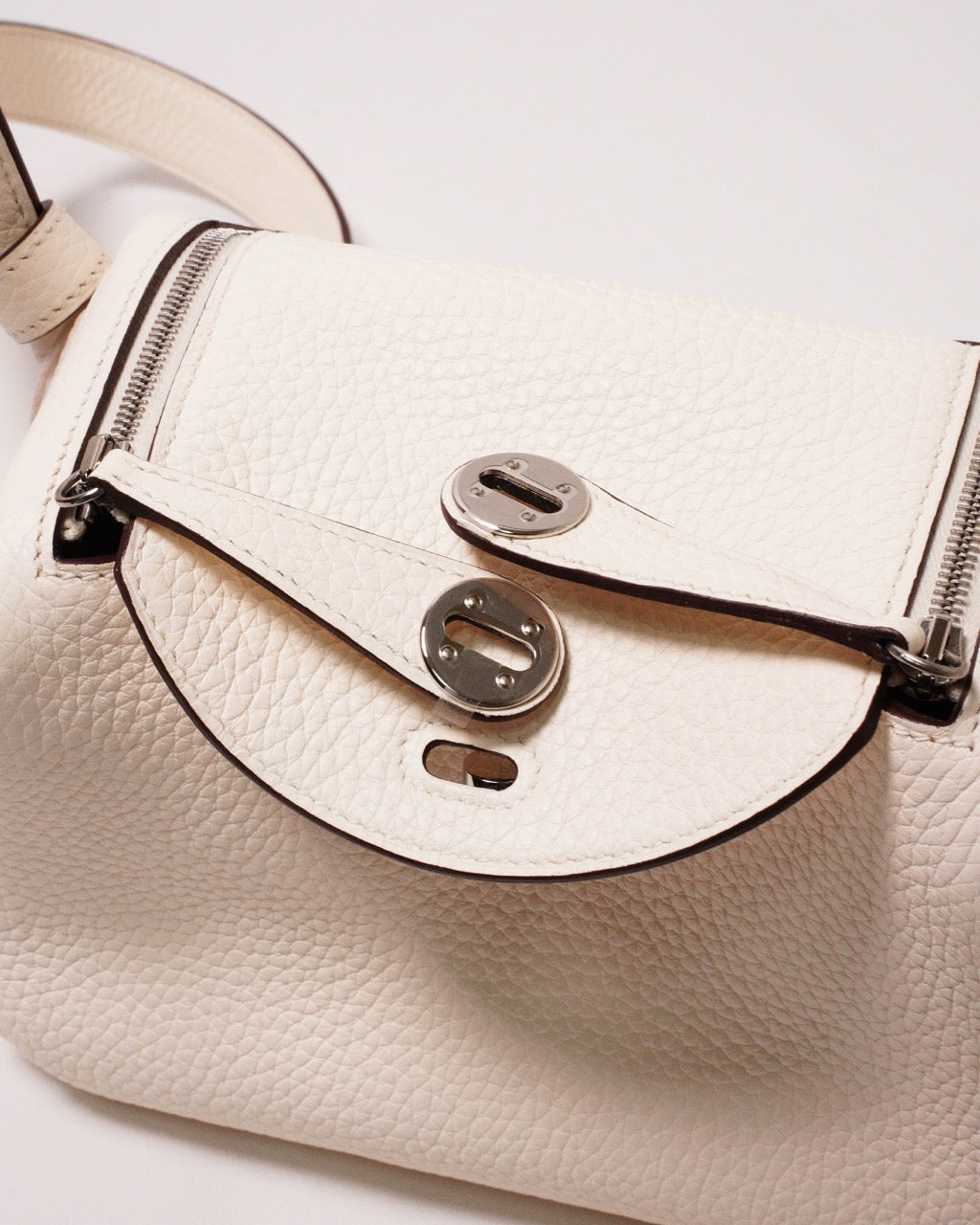 Hermès Mini Lindy 奶油白銀扣手提肩背包-Z刻