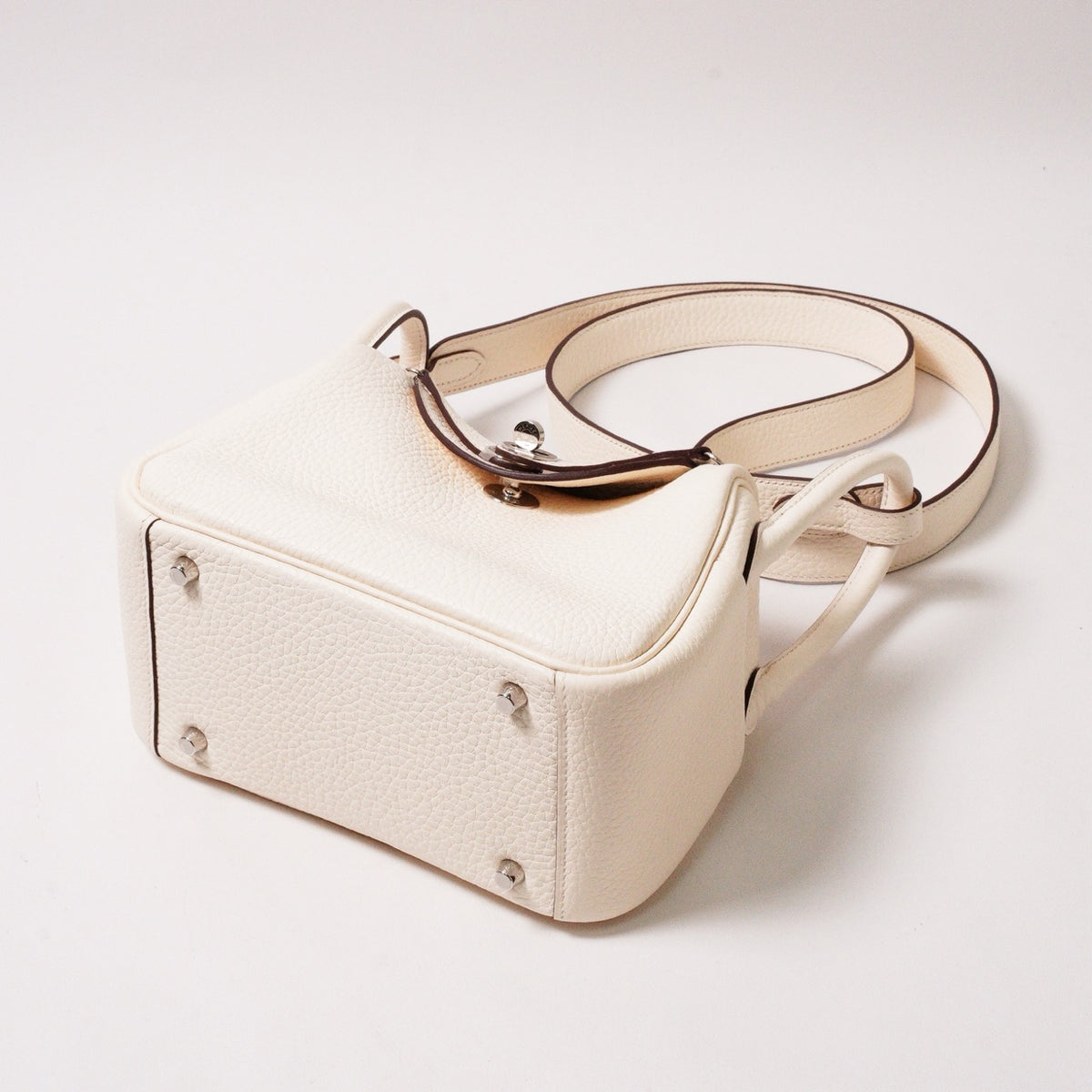 Hermès Mini Lindy 奶油白銀扣手提肩背包-Z刻