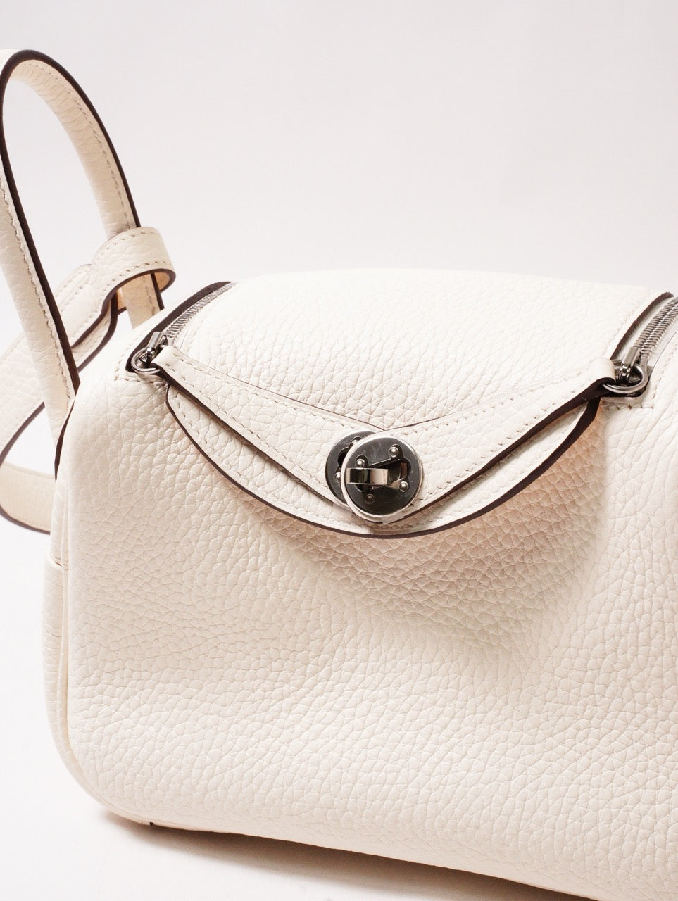 Hermès Mini Lindy 奶油白銀扣手提肩背包-Z刻