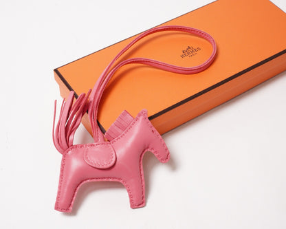 Hermès  Agneau milo羊皮 Rodeo PM 飛馬吊飾 粉紅色 Y刻