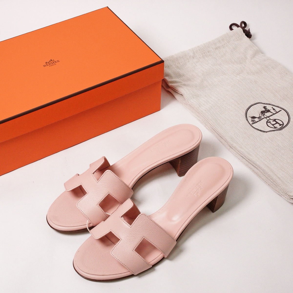 Hermès Oasis 櫻花粉色涼鞋 EUR38.5