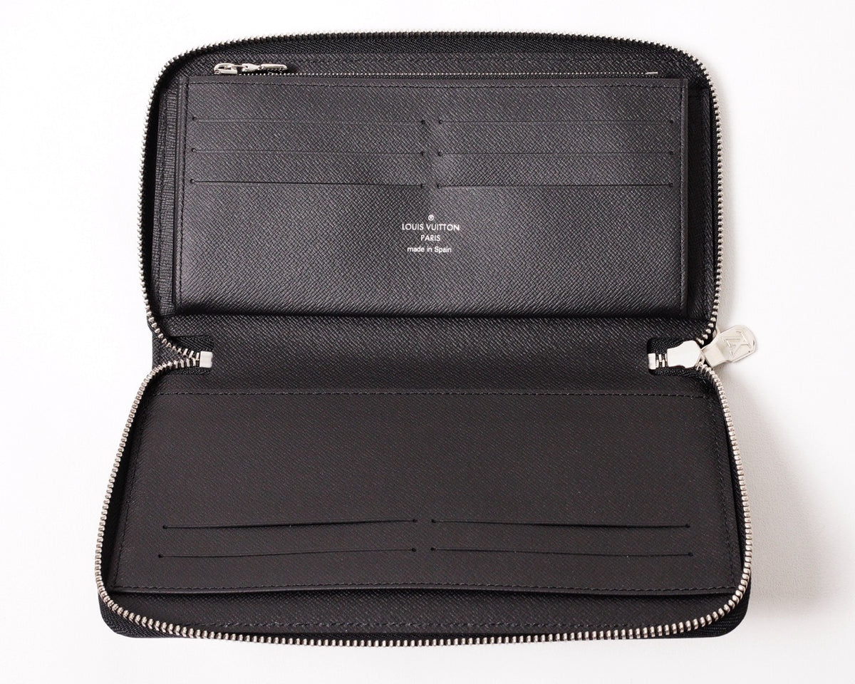 Louis Vuitton Taiga 黑色拉鍊長夾