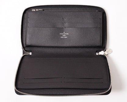 Louis Vuitton Taiga 黑色拉鍊長夾