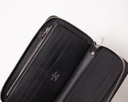 Louis Vuitton Taiga 黑色拉鍊長夾