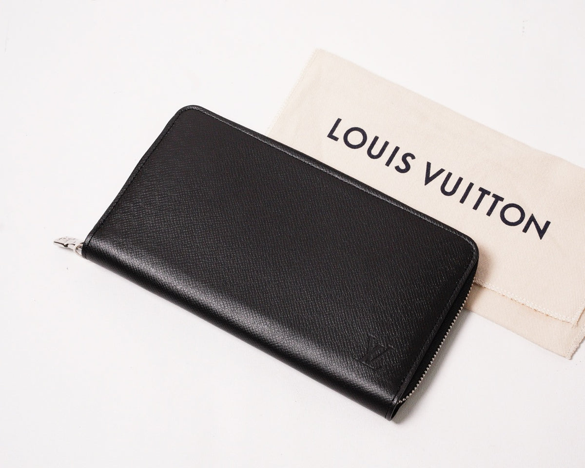 Louis Vuitton Taiga 黑色拉鍊長夾