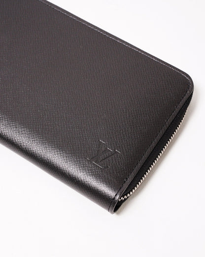 Louis Vuitton Taiga 黑色拉鍊長夾