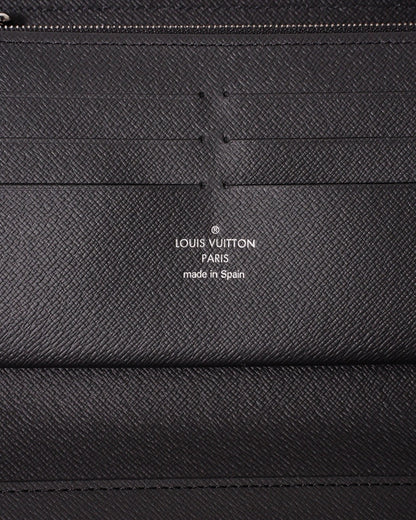 Louis Vuitton Taiga 黑色拉鍊長夾