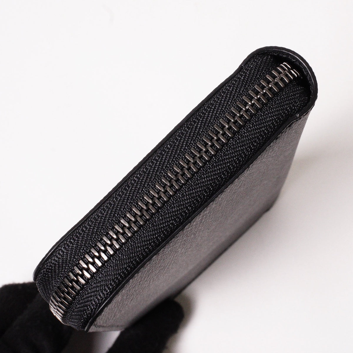 LOUIS VUITTON Monogram Eclipse Zippy 長夾