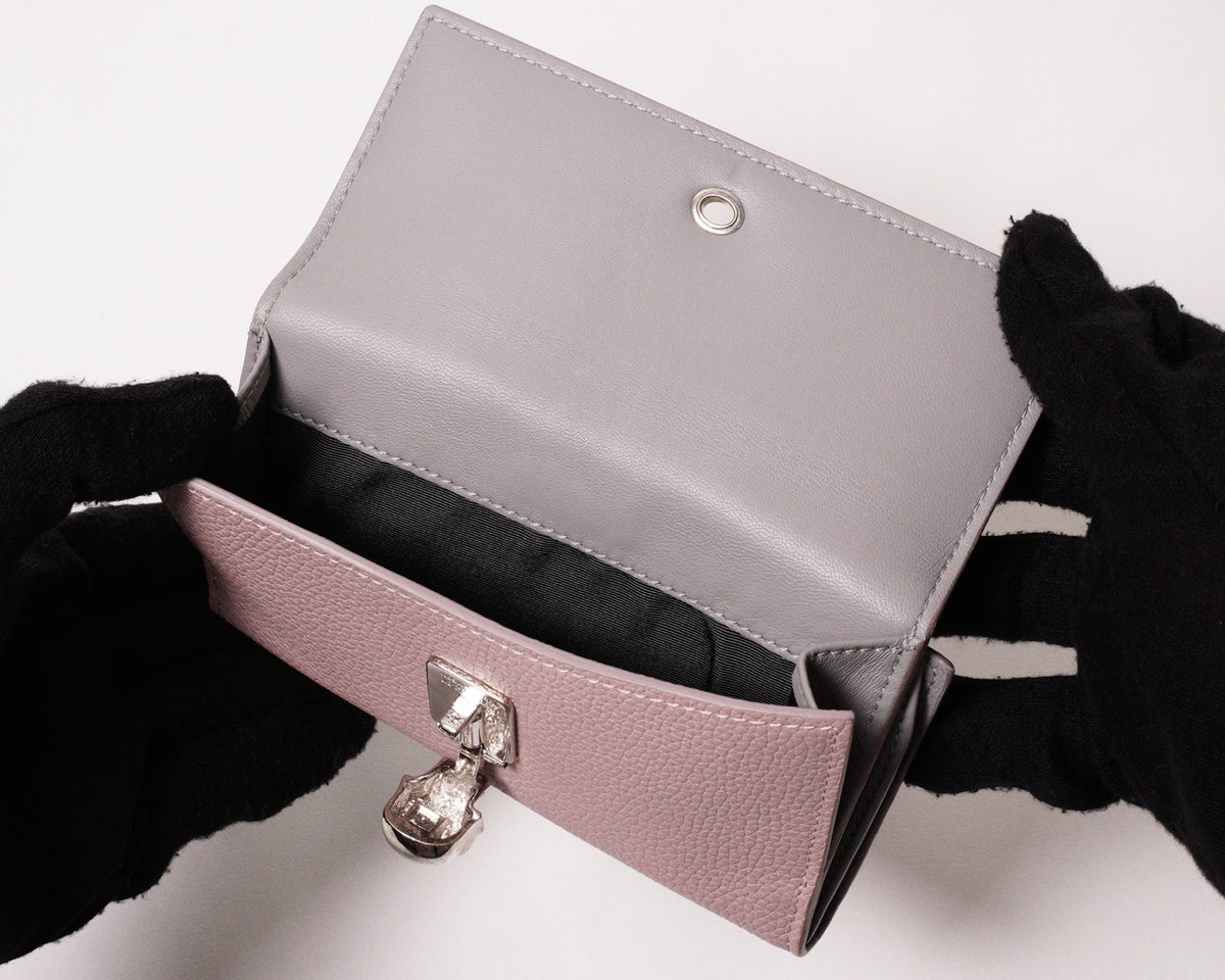 Alexander McQueen 粉色中夾