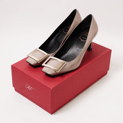 Roger Vivier 經典Trompette系列皮革金屬飾扣喇叭跟高跟鞋 奶茶色