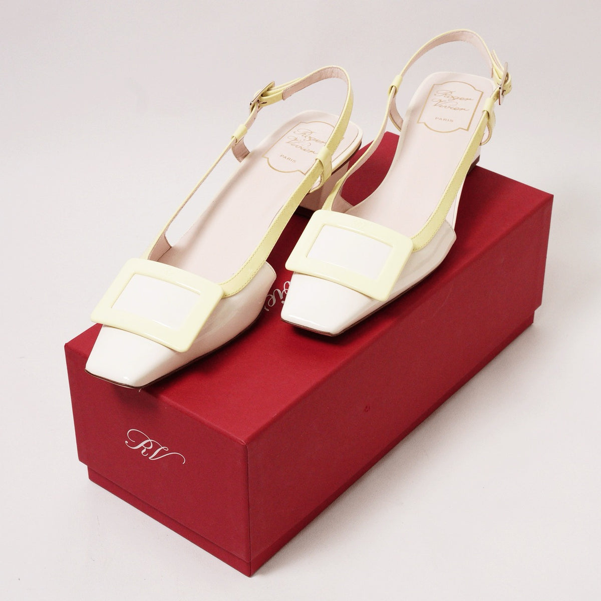 Roger Vivier 漆皮方框吊帶低跟涼鞋 奶油粉