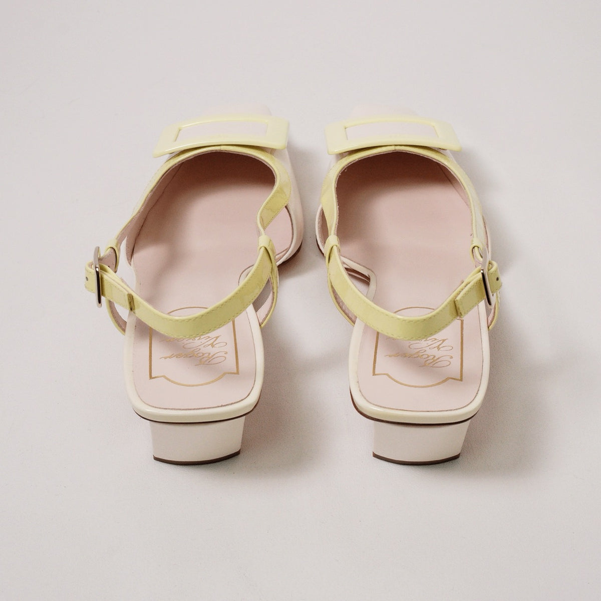 Roger Vivier 漆皮方框吊帶低跟涼鞋 奶油粉