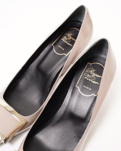 Roger Vivier 經典Trompette系列皮革金屬飾扣喇叭跟高跟鞋 奶茶色