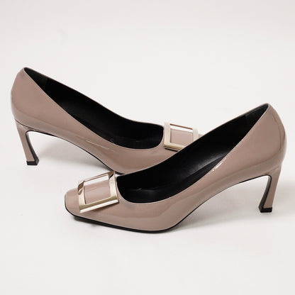 Roger Vivier 經典Trompette系列皮革金屬飾扣喇叭跟高跟鞋 奶茶色